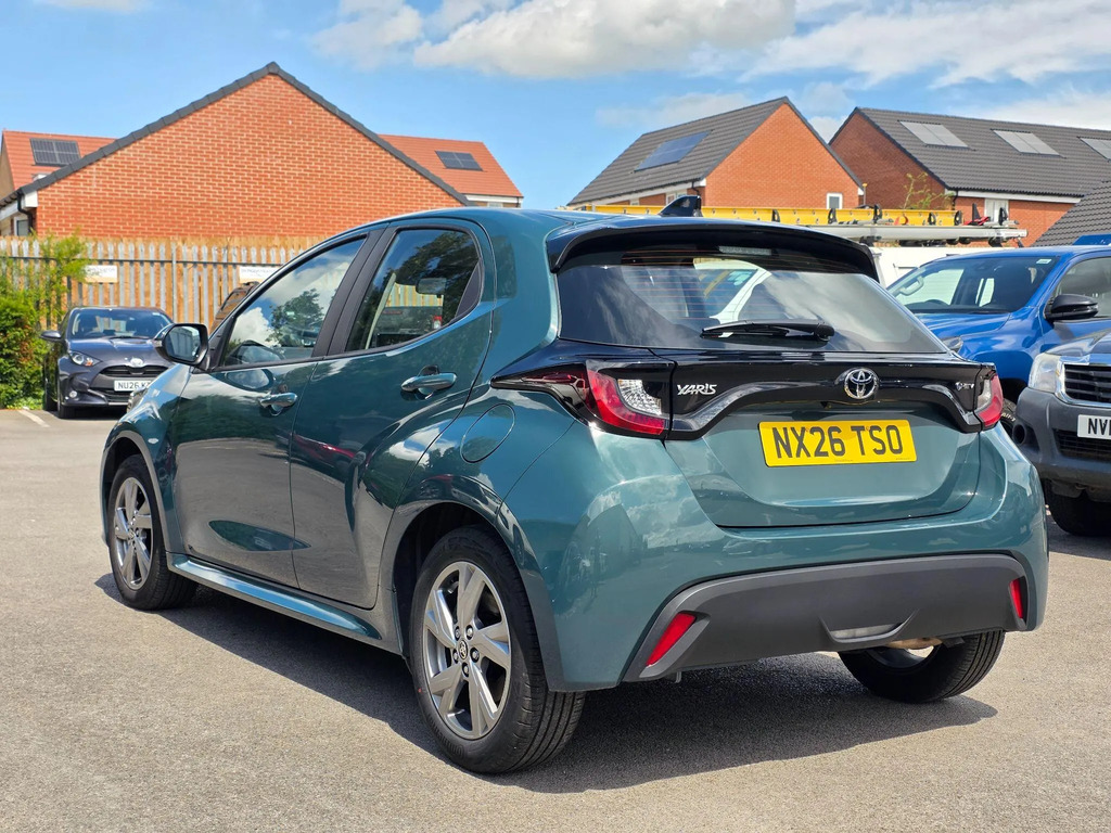 Toyota Yaris 1.5 Hybrid Icon Cvt  #4