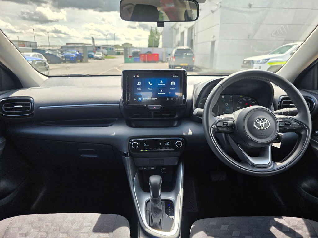 Toyota Yaris 1.5 Hybrid Icon Cvt  #5