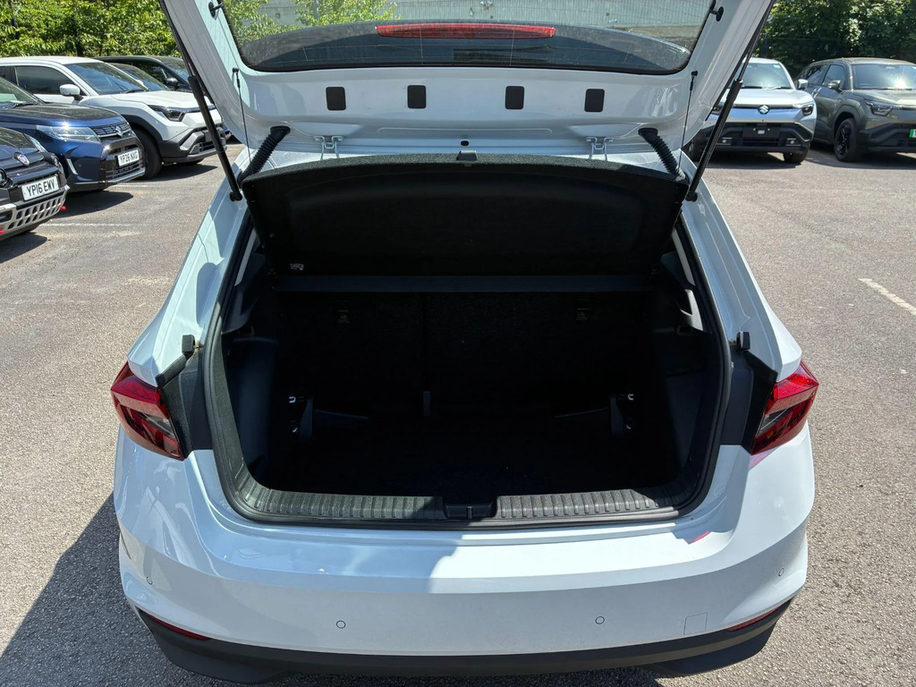 Skoda Fabia 1.0 Tsi 116 Design Edition Dsg White #9
