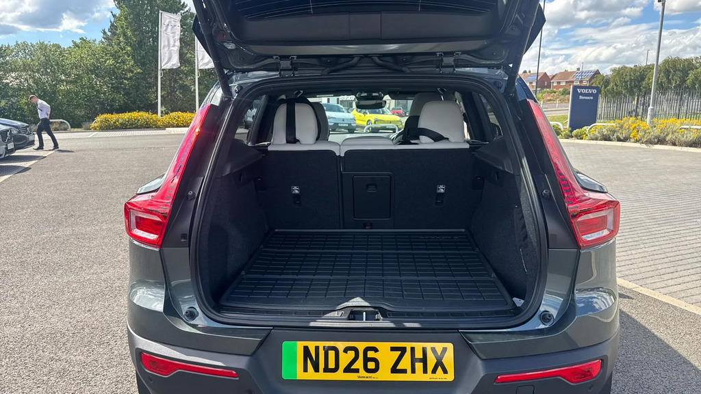 Volvo EX40 Volvo Ex40 Estate 185Kw Ext Range Ultra Black Edit Blue #13