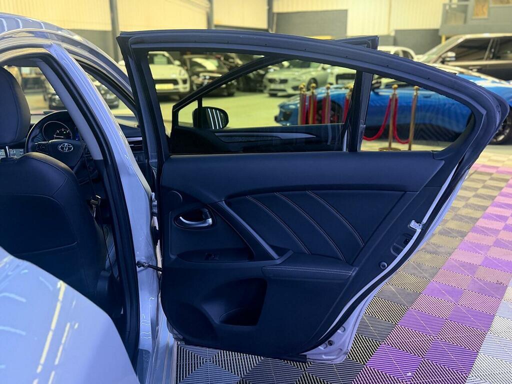 Toyota Avensis D-4d Business Edition Grey #60
