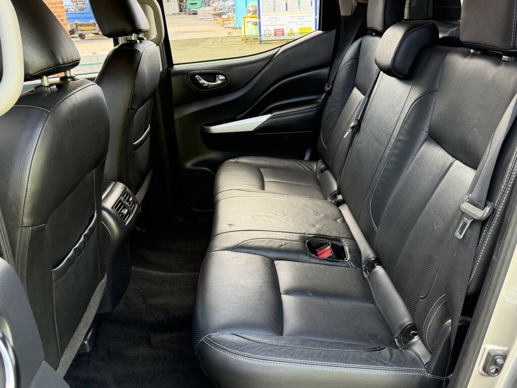 Nissan Navara  White #21