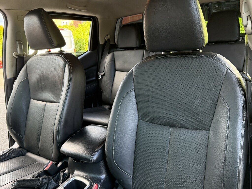 Nissan Navara  White #25