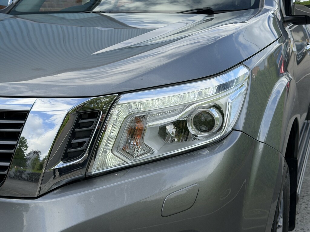 Nissan Navara  White #15