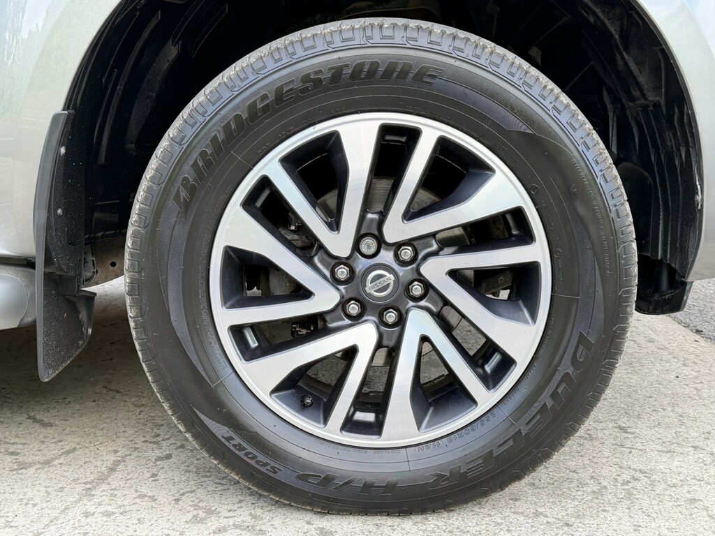 Nissan Navara  White #12