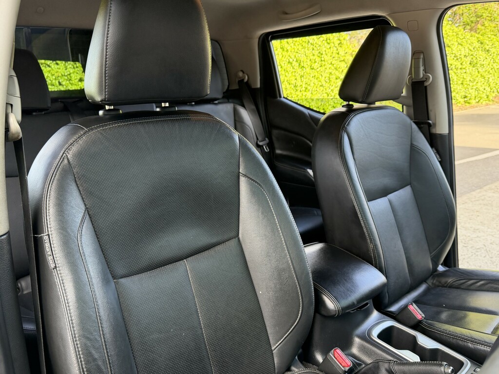 Nissan Navara  White #24
