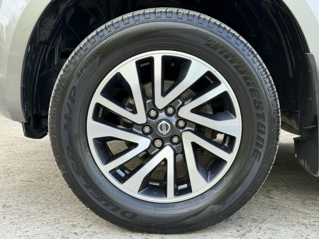Nissan Navara  White #11