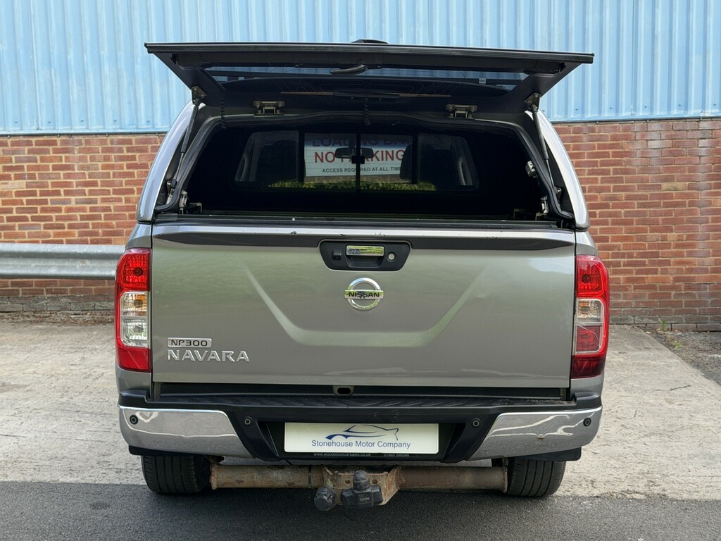 Nissan Navara  White #19