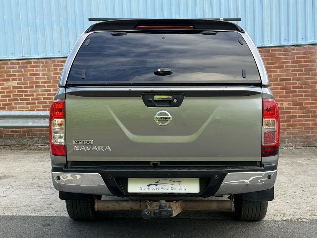 Nissan Navara  White #4