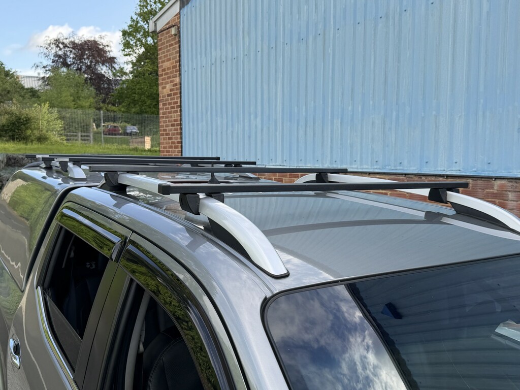 Nissan Navara  White #18