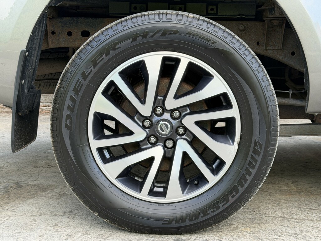 Nissan Navara  White #13