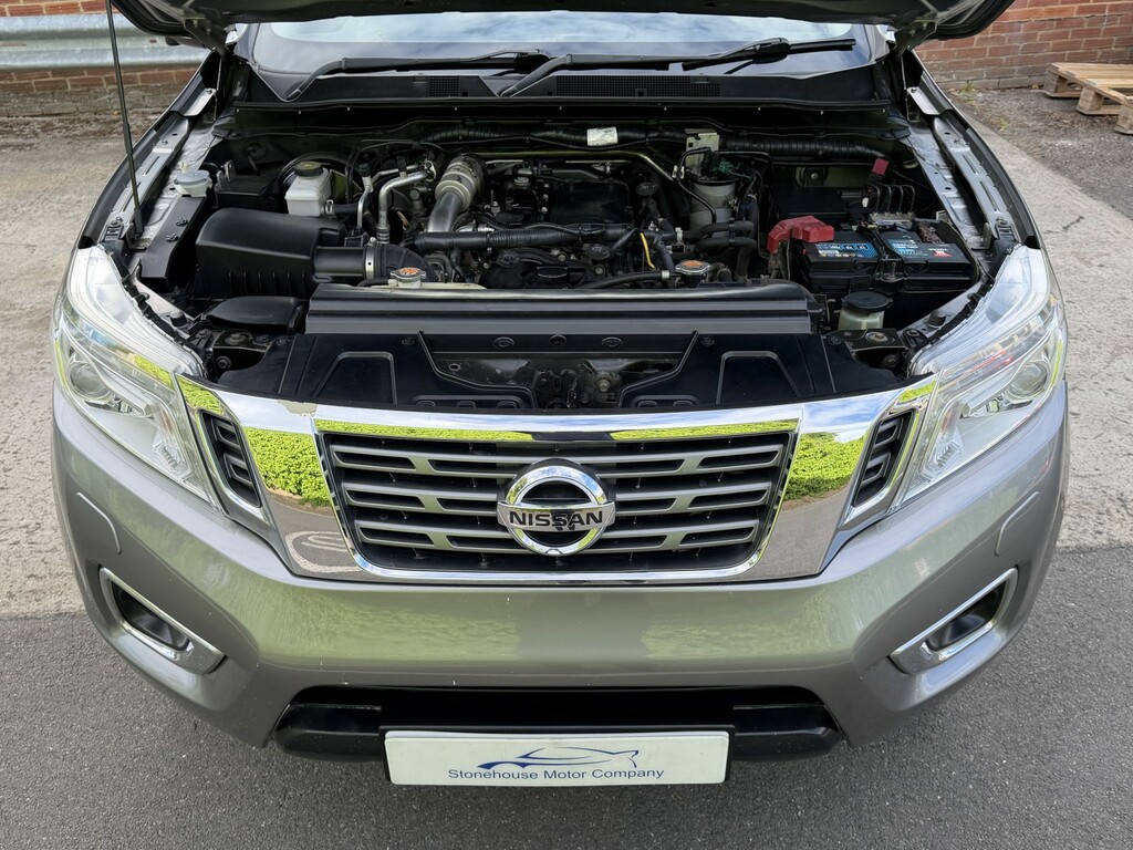 Nissan Navara  White #9