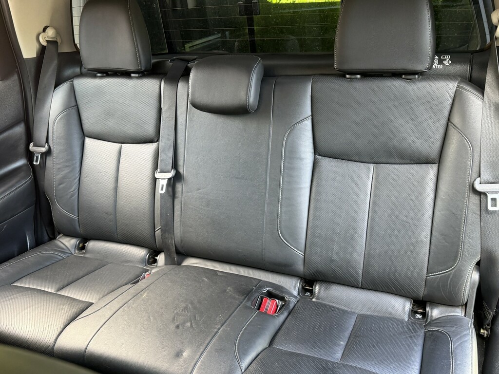 Nissan Navara  White #22