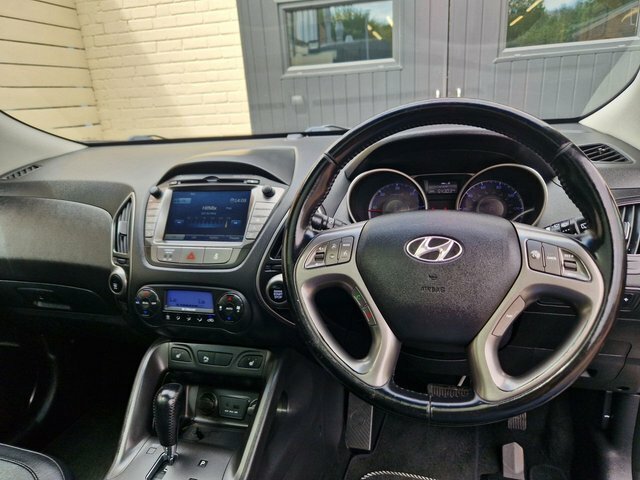 Hyundai Ix35 2.0 Crdi Premium Panorama Suv 4Wd LN64XYH Brown #6