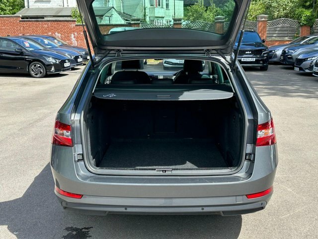 Skoda Superb 1.5 Tsi Se L White #9
