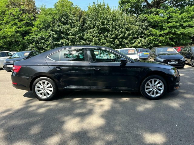 Skoda Superb 1.5 Tsi Act Se Black #4