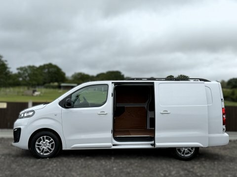 Vauxhall Vivaro 1.5 Turbo KM72XZO White #3