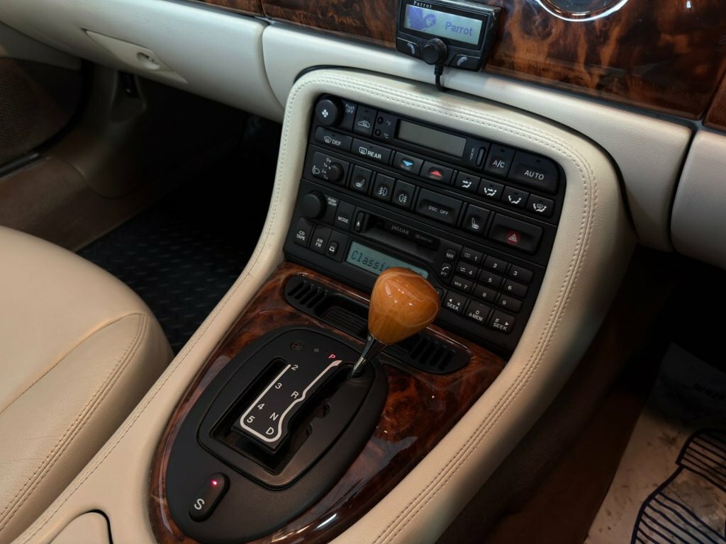 Jaguar XK8 Xk8 Silver #61