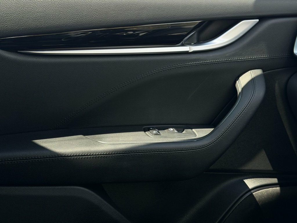 Maserati Levante Hybrid Gt White #52
