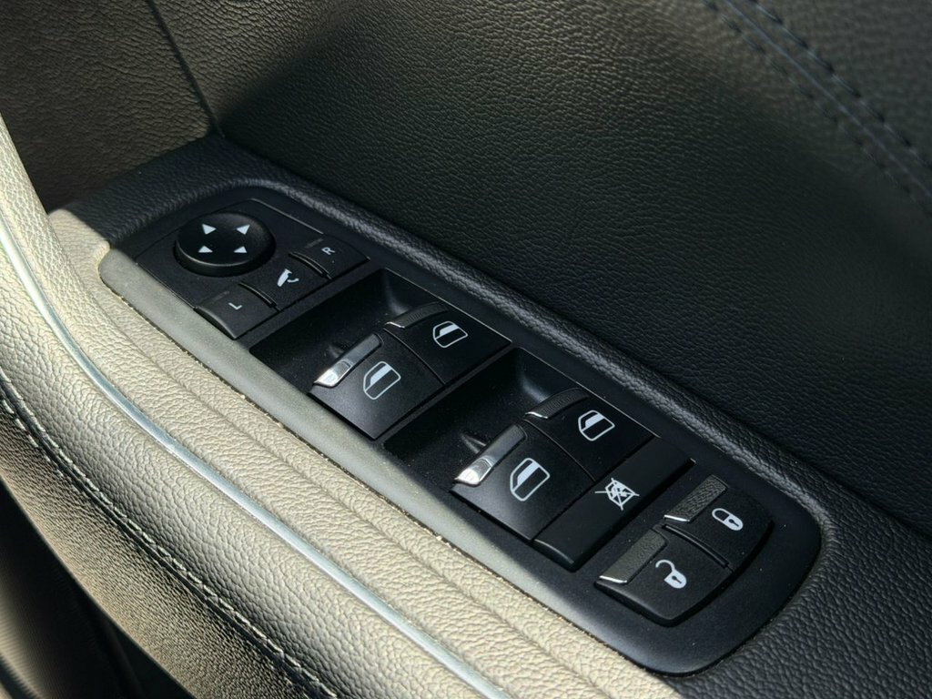 Maserati Levante Hybrid Gt White #38