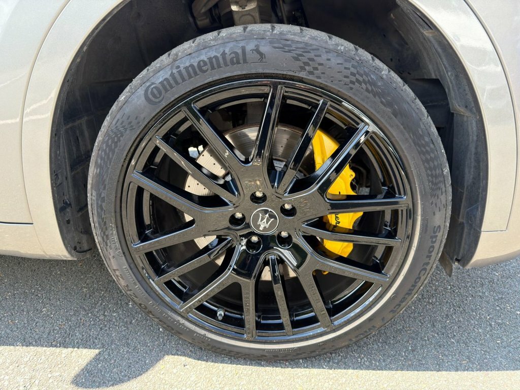 Maserati Levante Hybrid Gt White #65