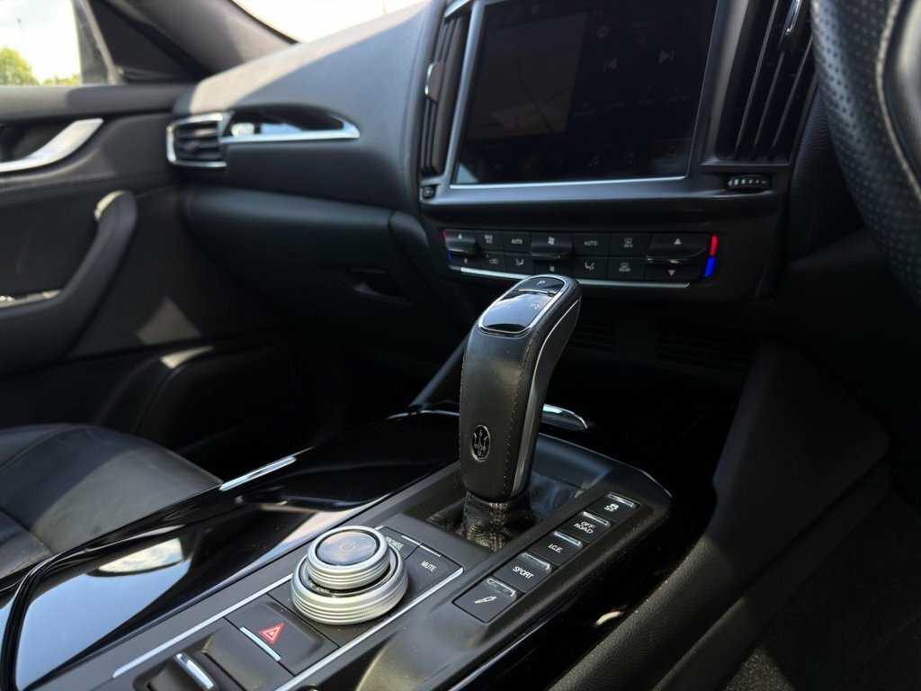 Maserati Levante Hybrid Gt White #42
