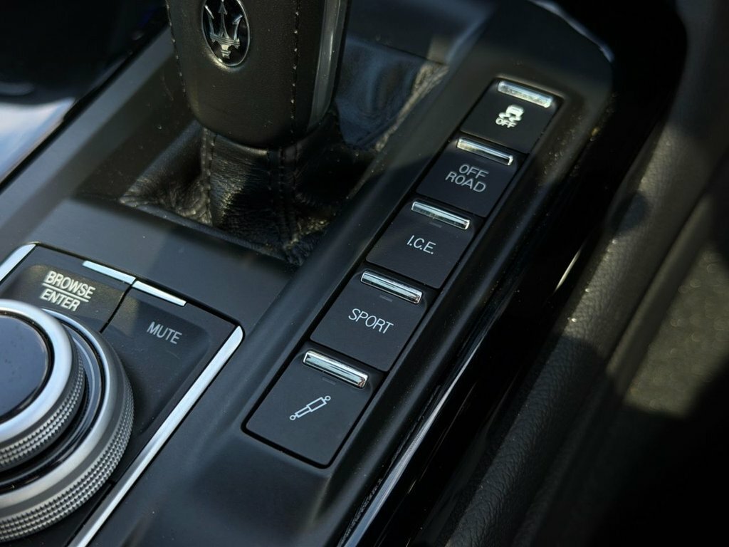 Maserati Levante Hybrid Gt White #45