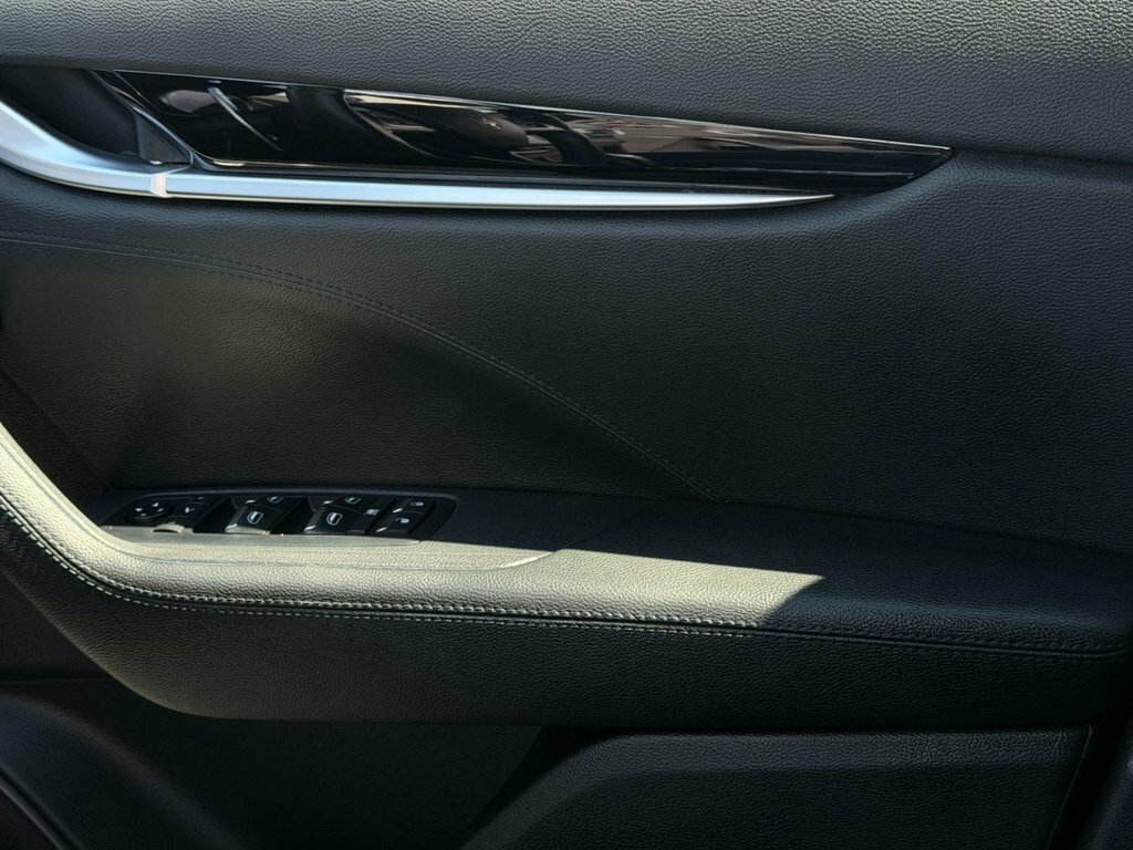 Maserati Levante Hybrid Gt White #54