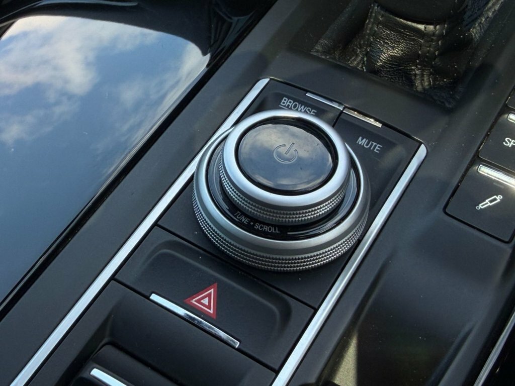 Maserati Levante Hybrid Gt White #44