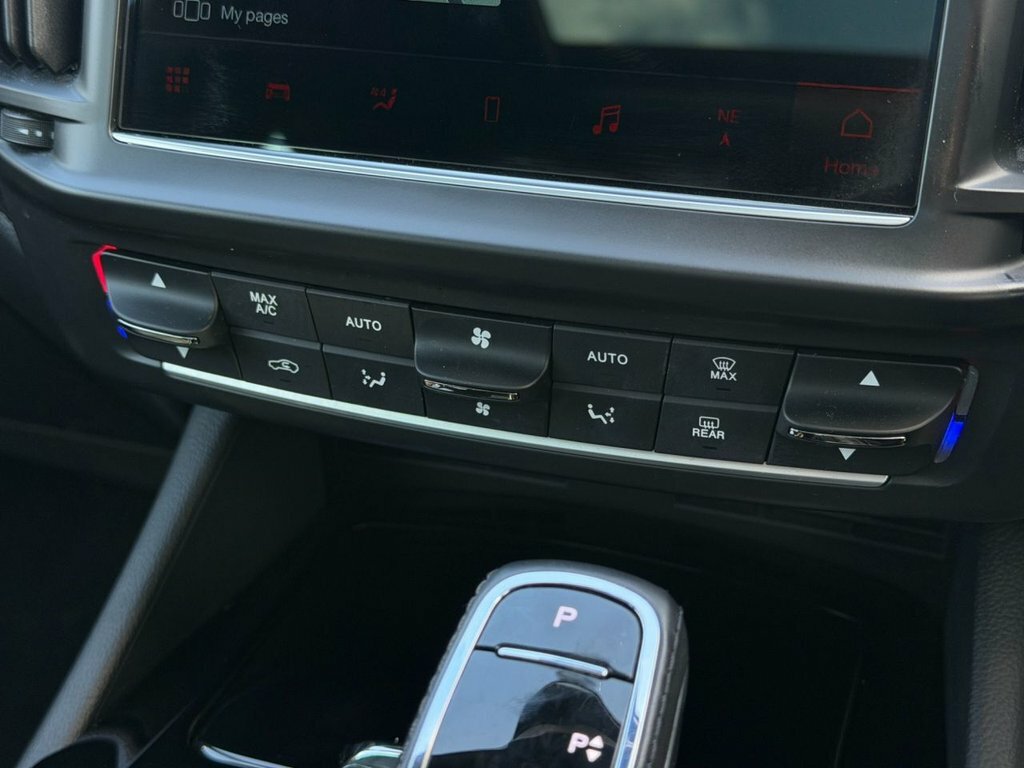Maserati Levante Hybrid Gt White #48