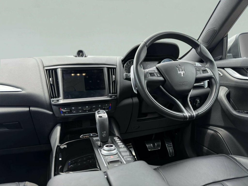 Maserati Levante Hybrid Gt White #12