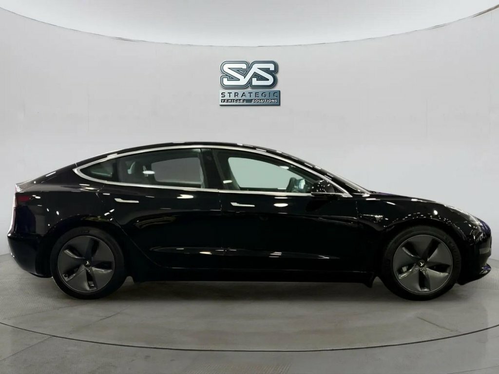 Tesla Model 3 Saloon Black #5