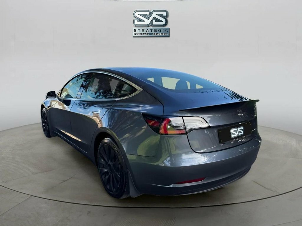 Tesla Model 3 Saloon White #9