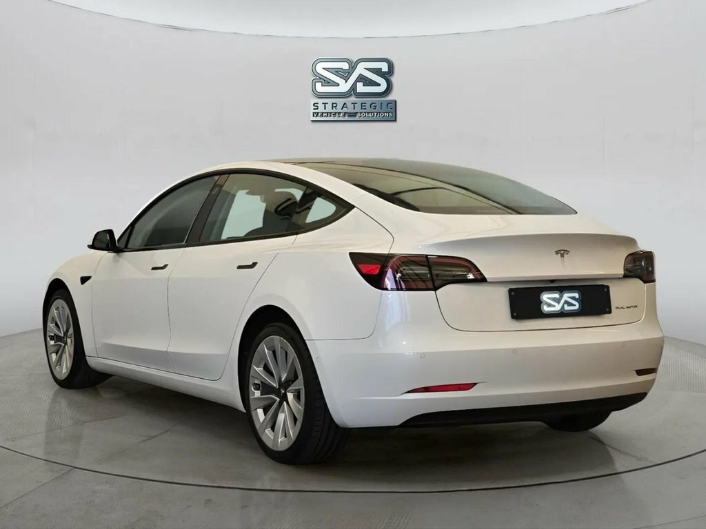 Tesla Model 3 Saloon White #5