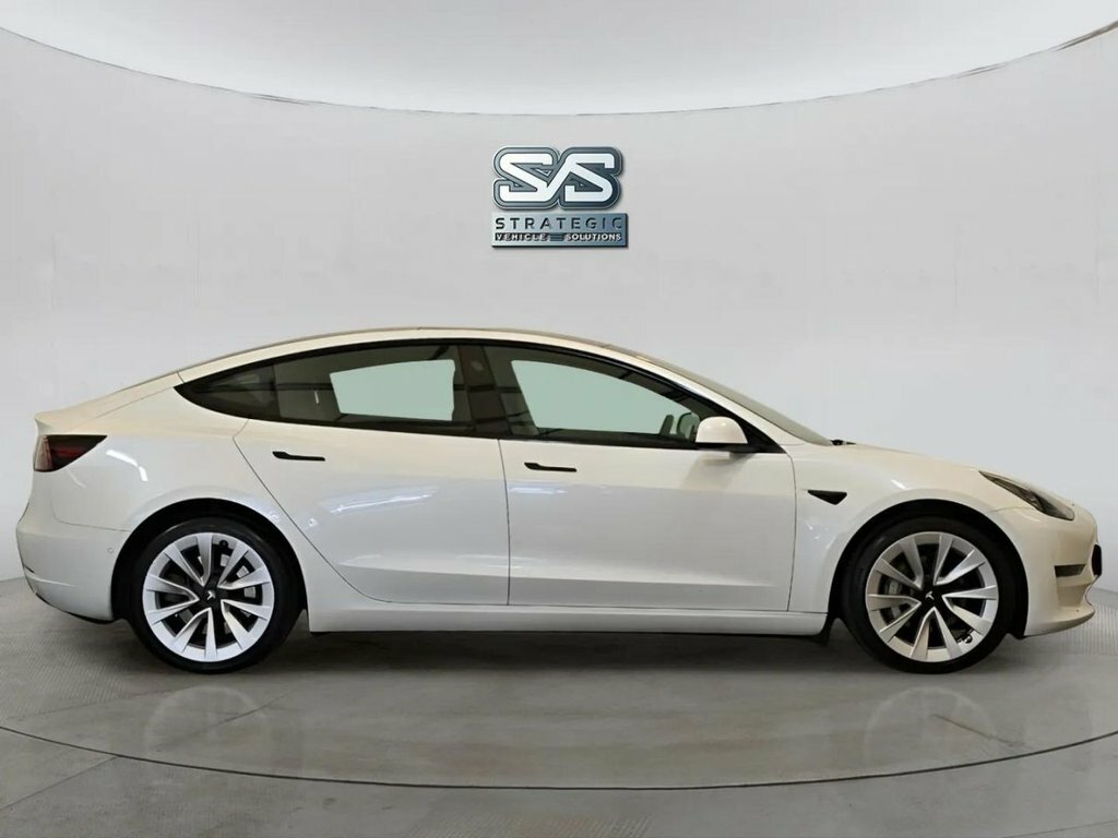 Tesla Model 3 Saloon White #4