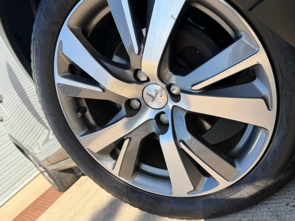 Peugeot 2008 Allure Premium Grey #3