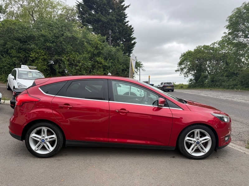 Ford Focus Zetec Tdci YP16ZCF Red #4