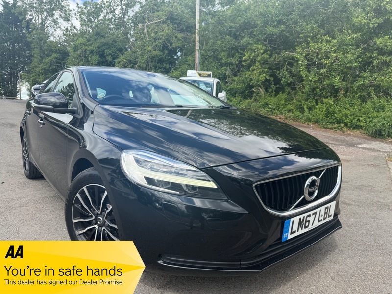 Volvo V40 T2 Momentum Black