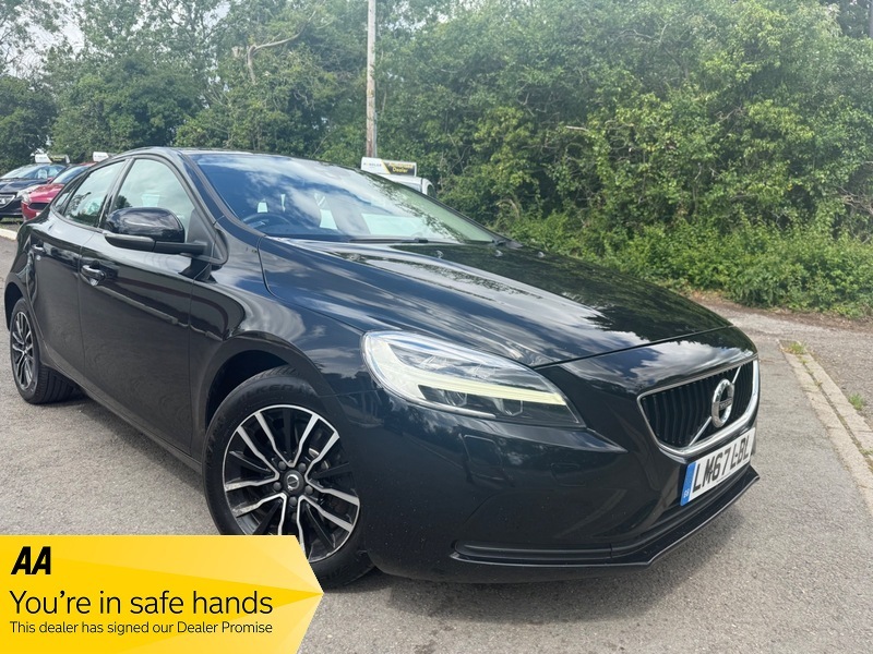 Volvo V40 T2 Momentum Black #2