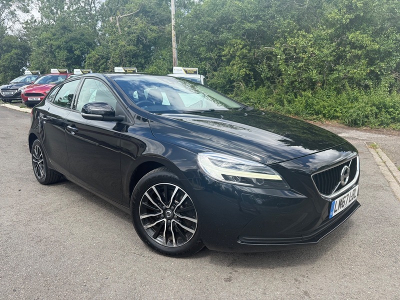 Volvo V40 T2 Momentum Black #3
