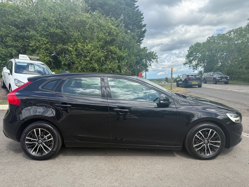 Volvo V40 T2 Momentum Black #5