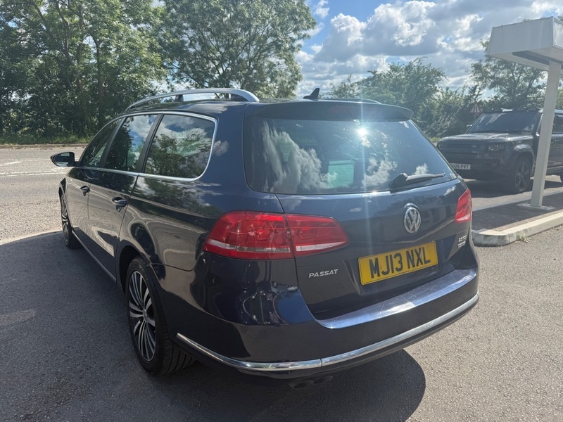 Volkswagen Passat Black #8