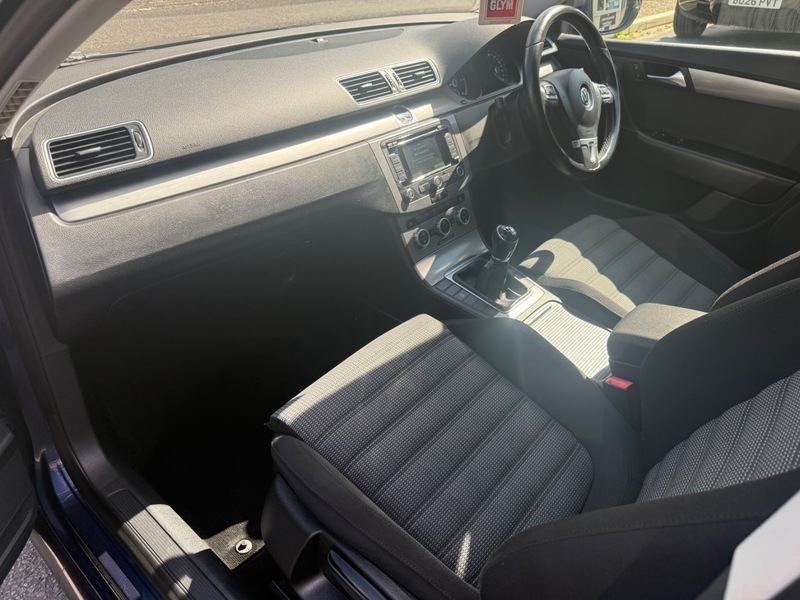 Volkswagen Passat Black #12