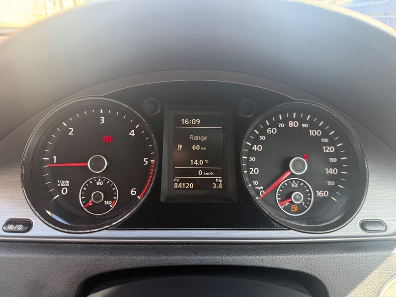Volkswagen Passat Black #30