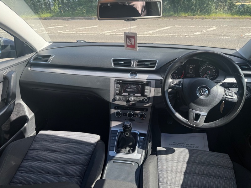 Volkswagen Passat Black #17
