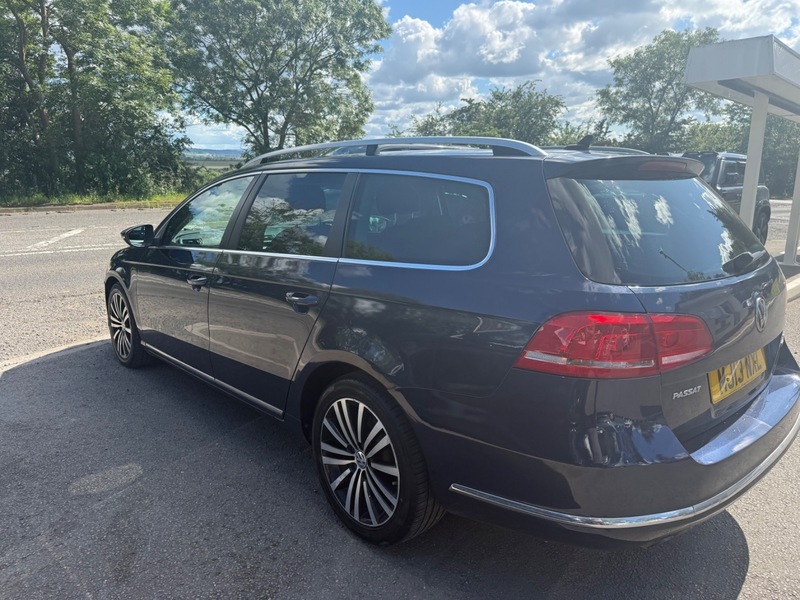 Volkswagen Passat Black #7
