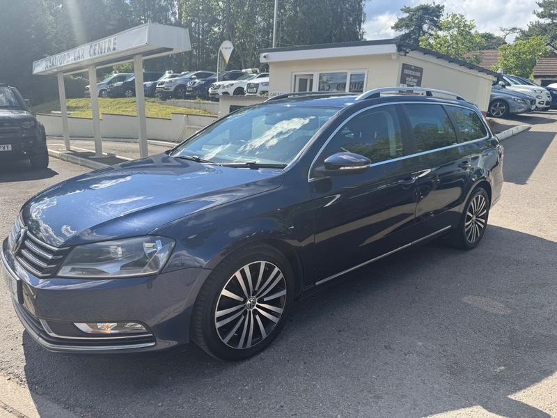 Volkswagen Passat Black #11