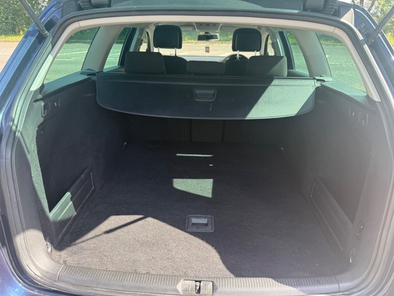 Volkswagen Passat Black #14