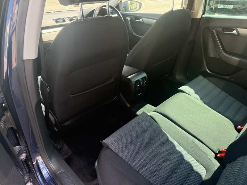 Volkswagen Passat Black #13