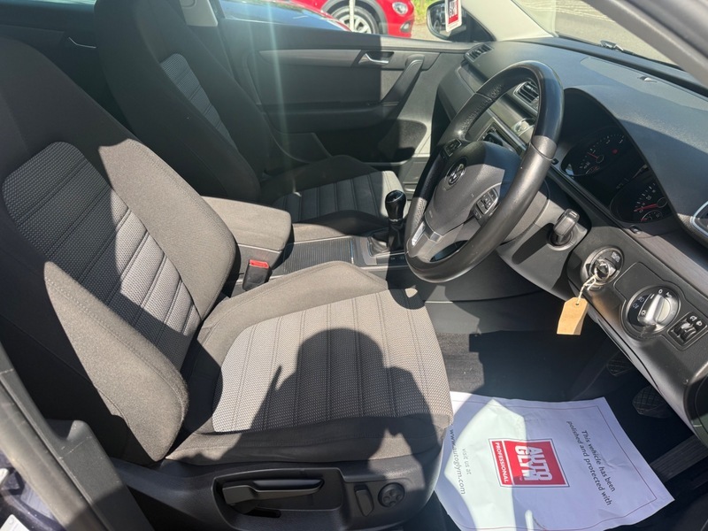Volkswagen Passat Black #18